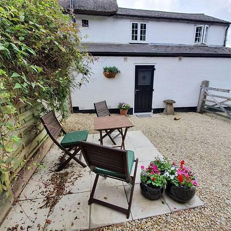 The Old Bakery Annex - Broad Hinton, Wiltshire. Apartment Bagian luar foto