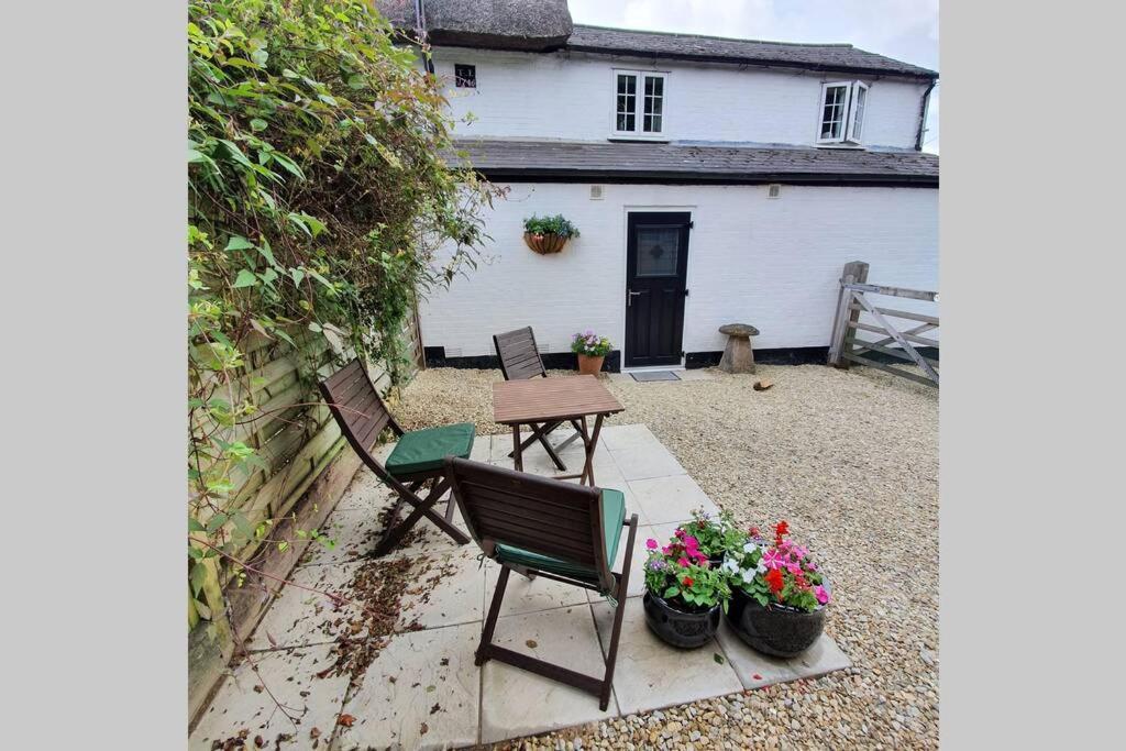 The Old Bakery Annex - Broad Hinton, Wiltshire. Apartment Bagian luar foto