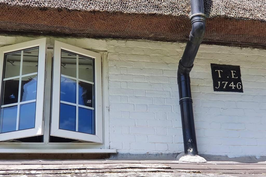 The Old Bakery Annex - Broad Hinton, Wiltshire. Apartment Bagian luar foto