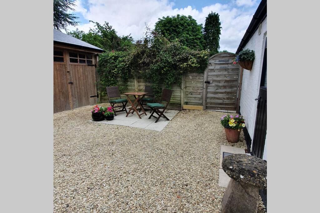 The Old Bakery Annex - Broad Hinton, Wiltshire. Apartment Bagian luar foto